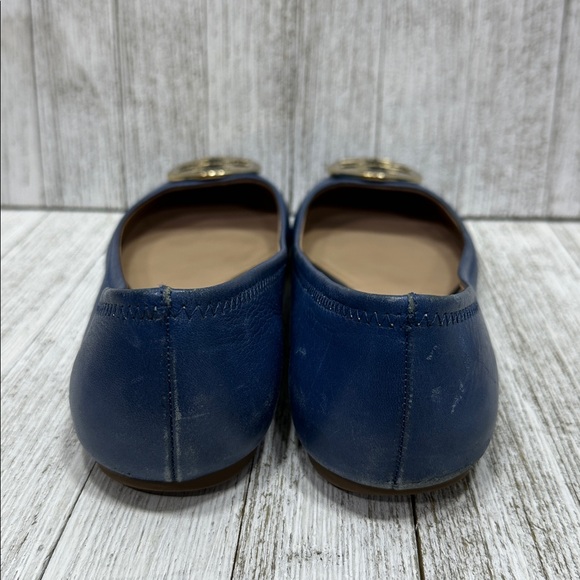 Tory Burch Navy Leather Reva Flats with Gold Logo - Picture 6 of 9
